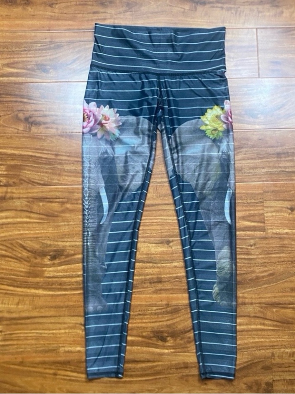 Teeki Women's Love The Elephant Hot Pants Crop Leggings Size Medium Yoga Boho